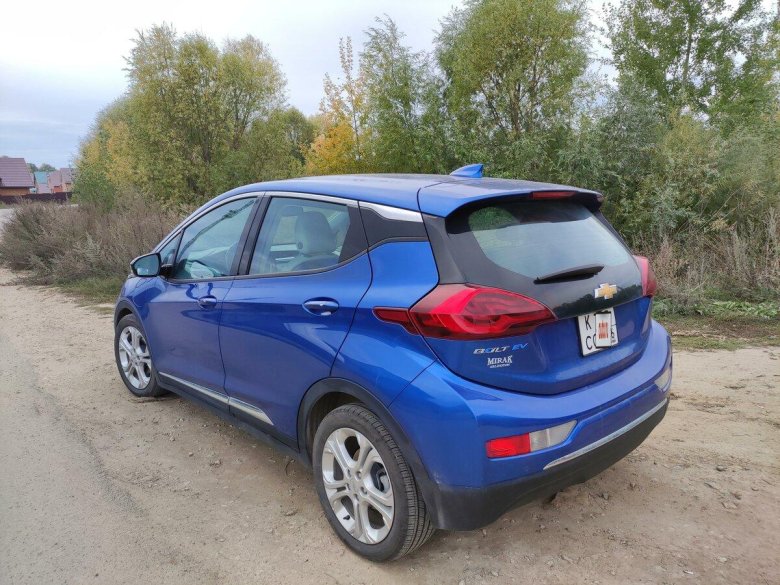 Шевроле болт синего цвета