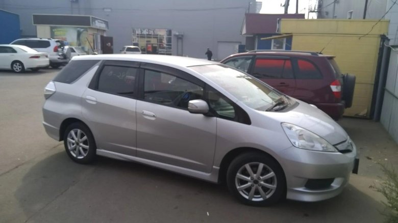 Honda Fit Shuttle на 16 колесах