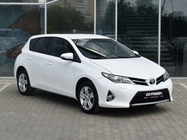 Тойота аурис 2013г