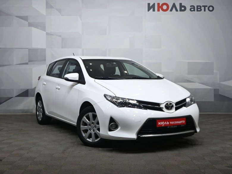 Toyota аурис 2013