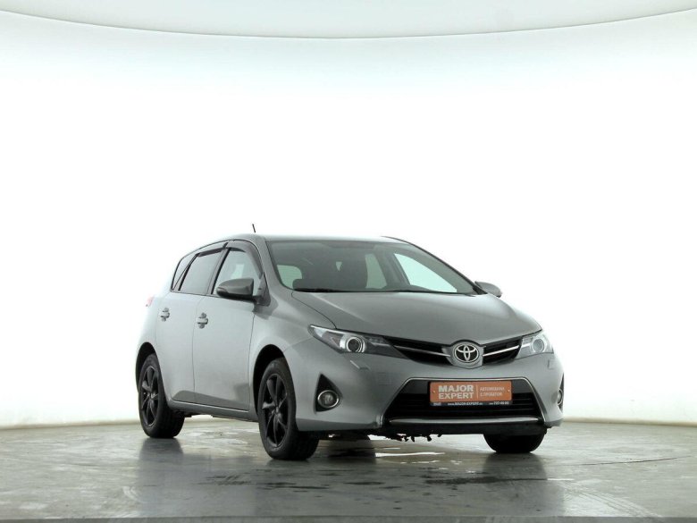 Тойота аурис 2012