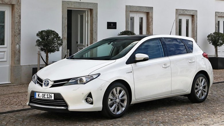 Тойота аурис 2013 года