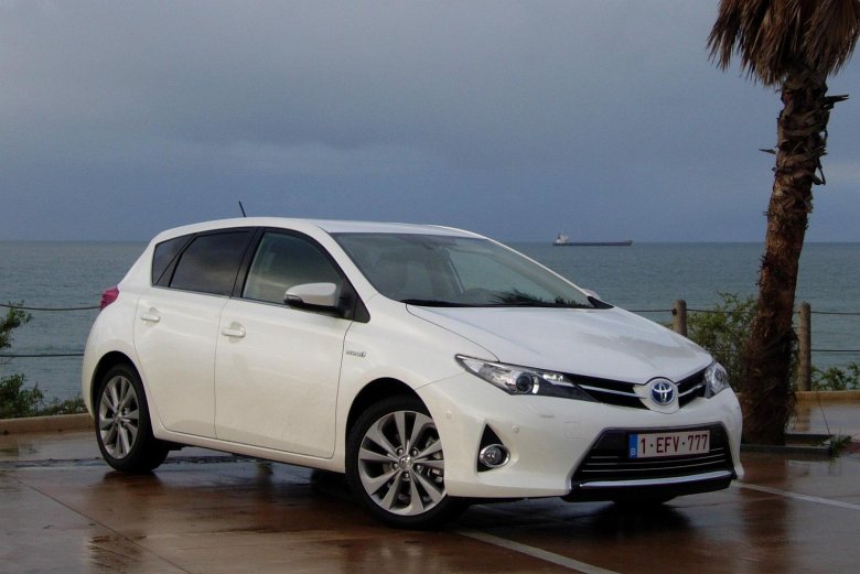 Toyota Auris Hybrid 2013