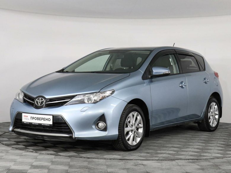 Тойота аурис 2013 года