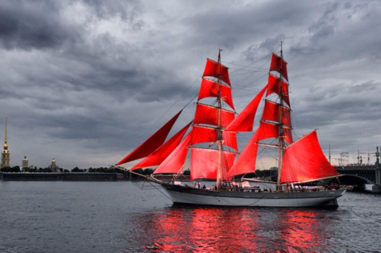 Алые паруса корабль в Питере