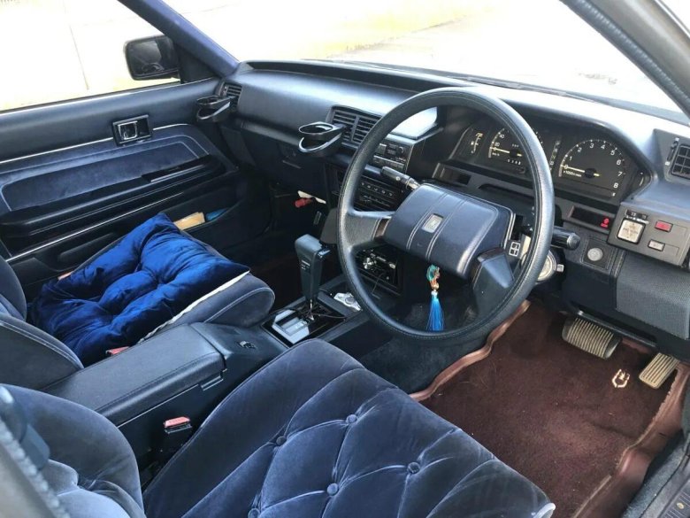 Toyota crown 131 кузов салон