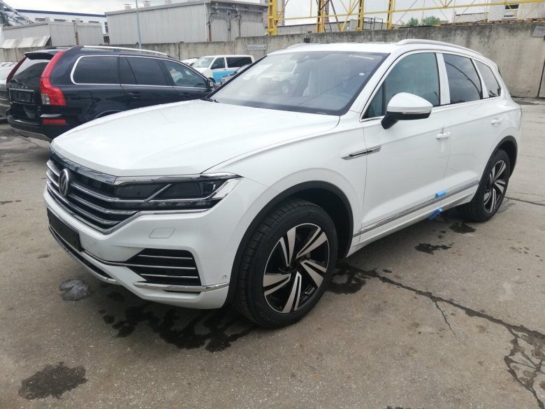Фольксваген Туарег 2020 белый