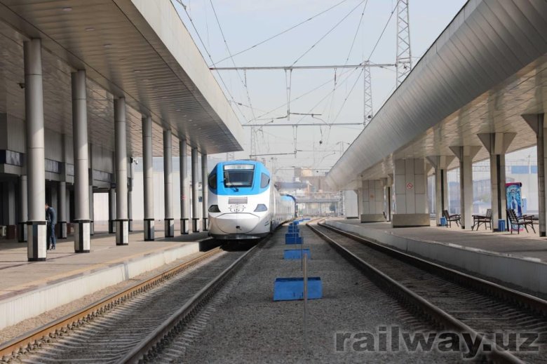 Поезд Афросиаб Узбекистан