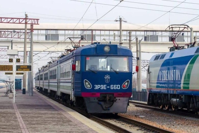 Поезд Ташкент-Ходжикент