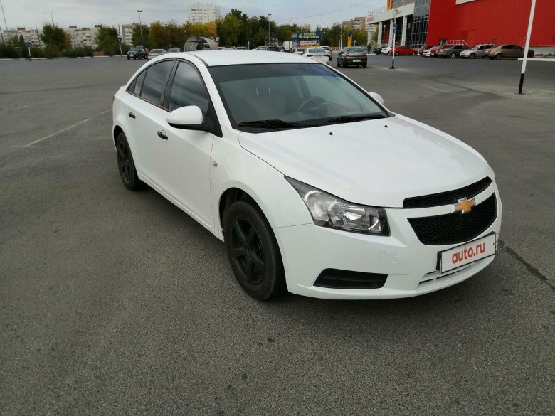 Черно белый Шевроле Круз