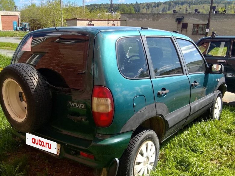Нива шевроле темно зеленая