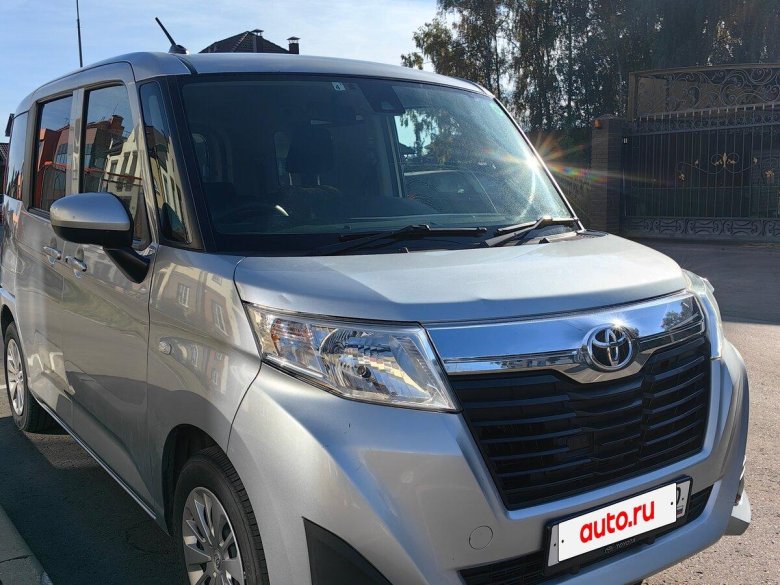 Toyota roomy 2018 серая