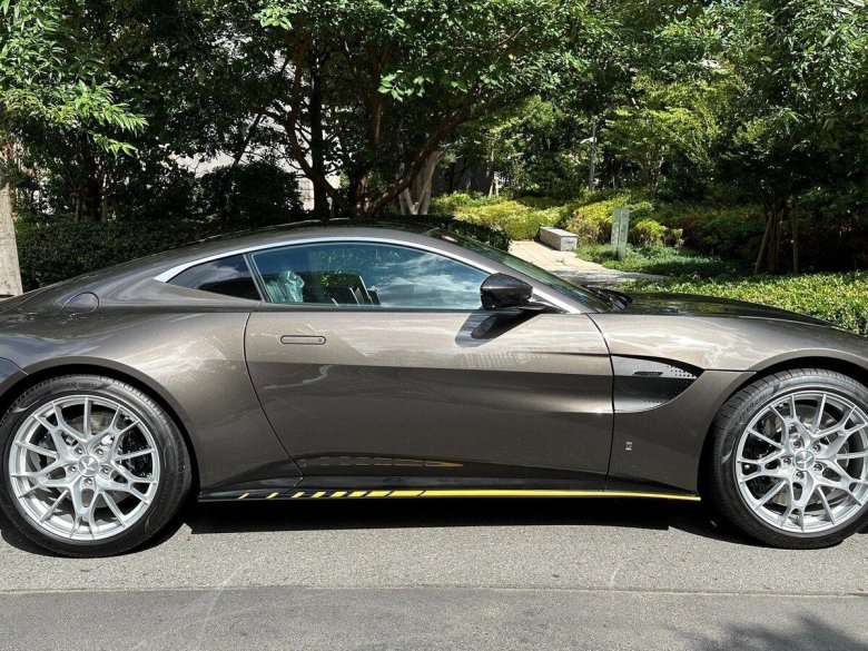 Aston martin vantage
