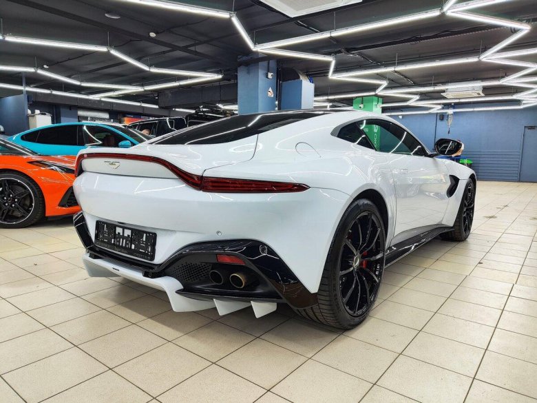 Aston martin vantage 2019