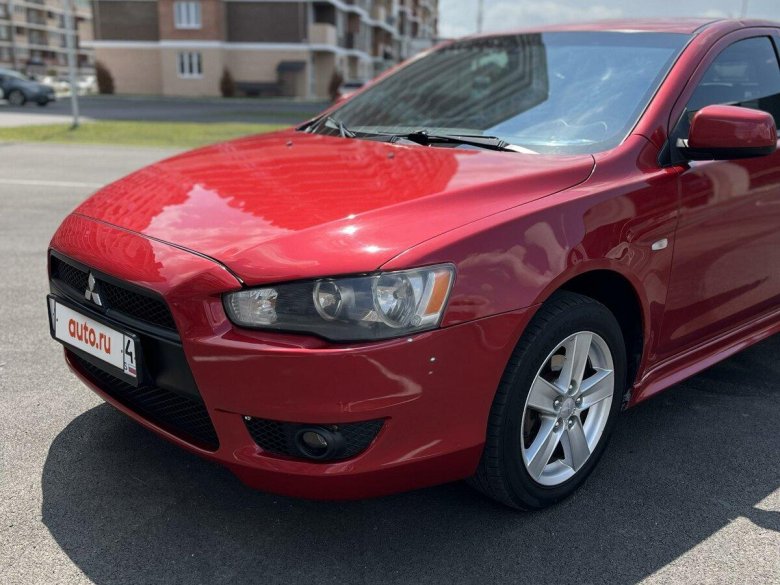 Мицубиси Лансер красный