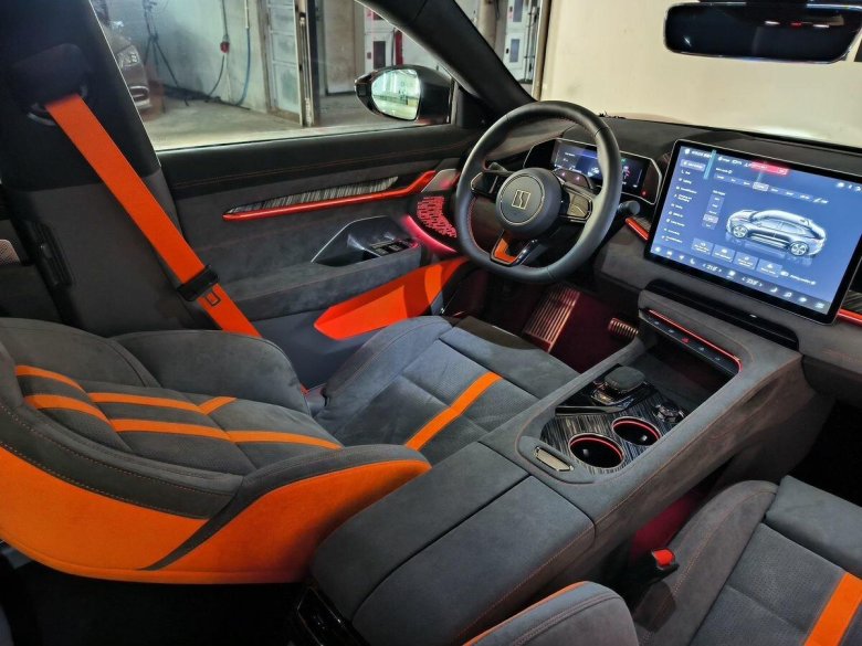 Zeekr 001 100 KWH 2023 оранжевый салон