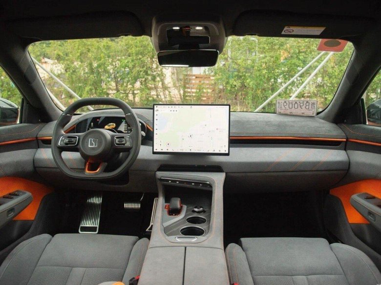 Zeekr 001 салон