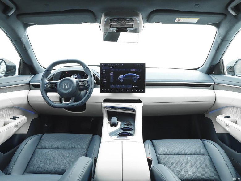 Zeekr 001 электромобиль