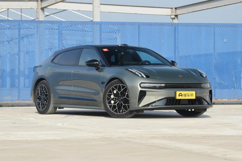 Китайский электромобиль zeekr 001