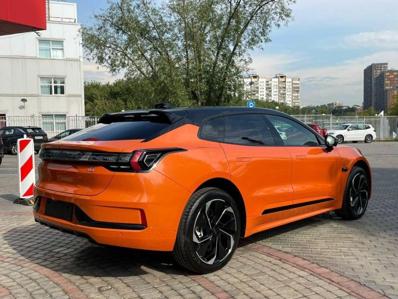 Zeekr 001 оранжевый