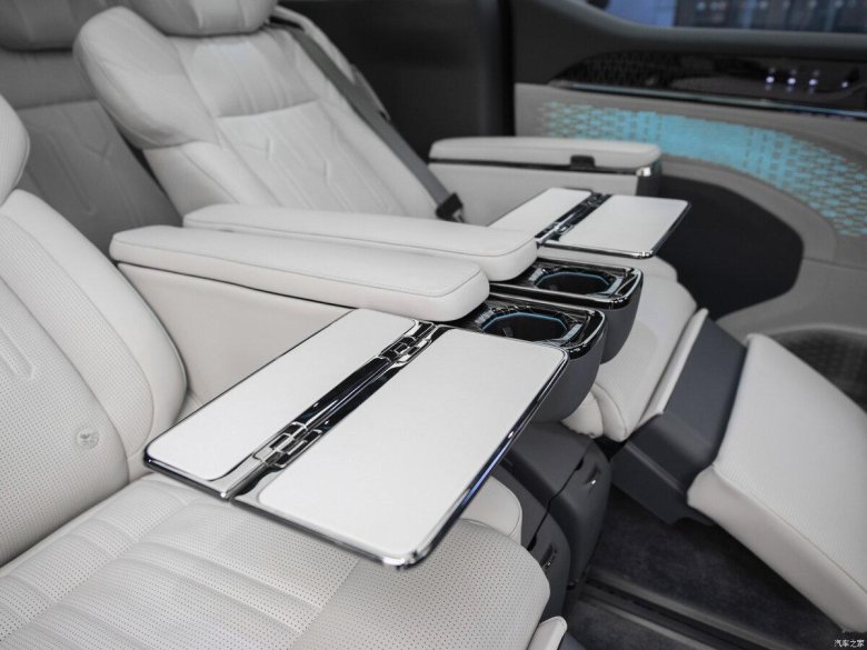 Минивэн zeekr 009