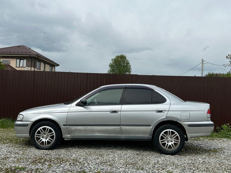 Nissan sunny 2002
