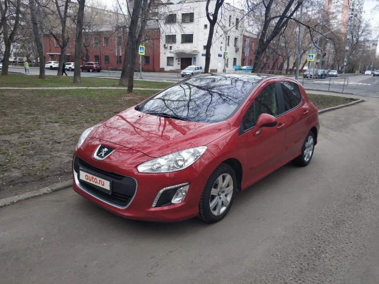 Пежо 308 2011 красный