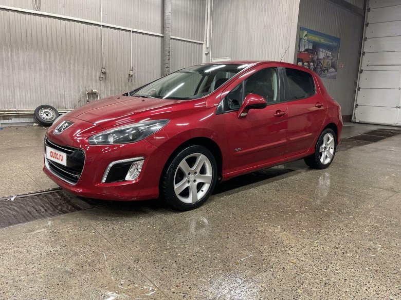 Пежо 308 2011 красный