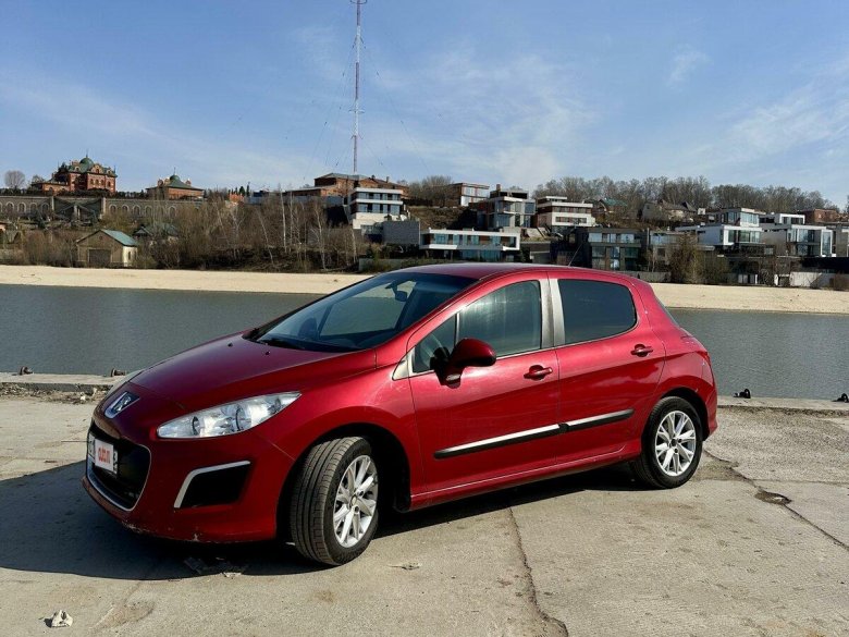 Пежо 308 2011 красный