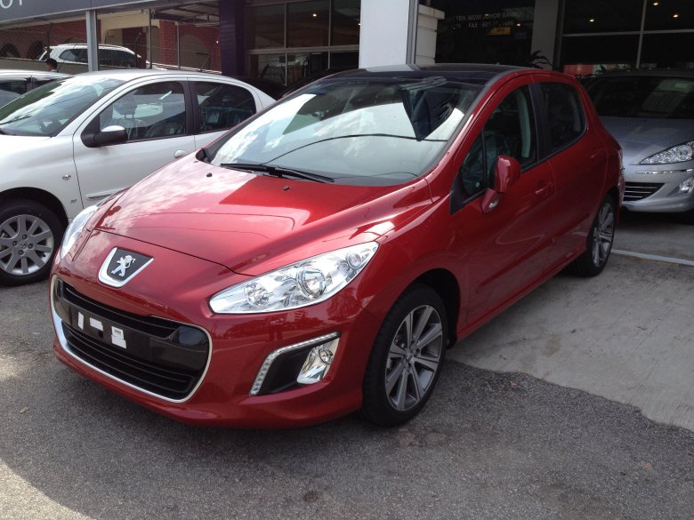 Пежо 308 красная