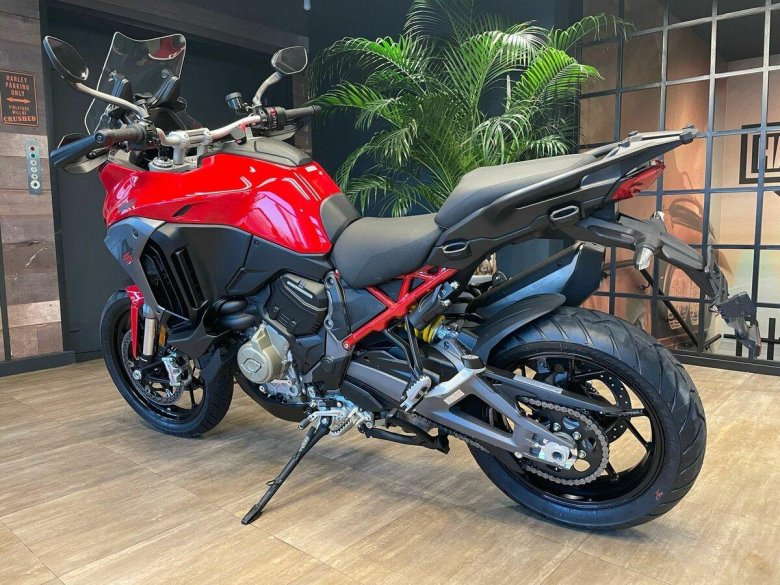 Спортивные мотоцикл