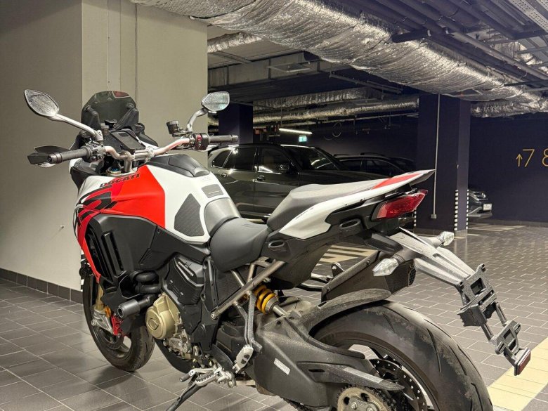 Спортивные мотоцикл