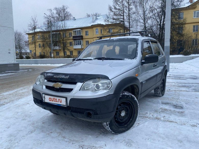 Шевроле нива серебристая