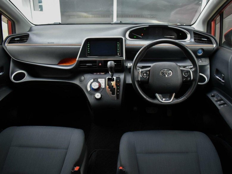 Тойота сиента 2018