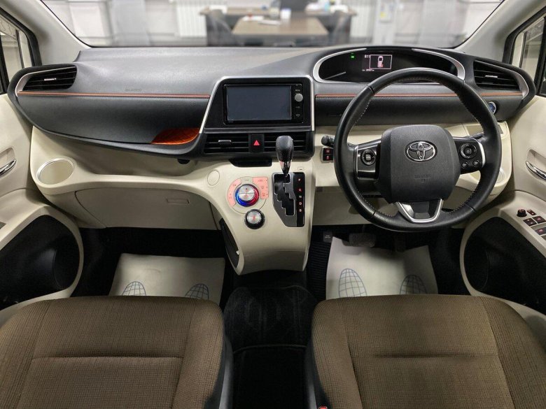 Тойота Сиента 2017