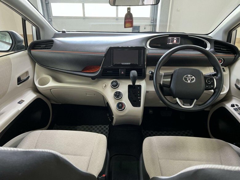 Тойота Сиента 2017