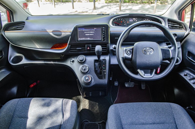 Тойота Сиента интерьер