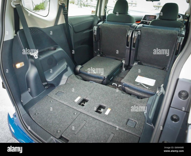 Toyota Sienta 2 багажник