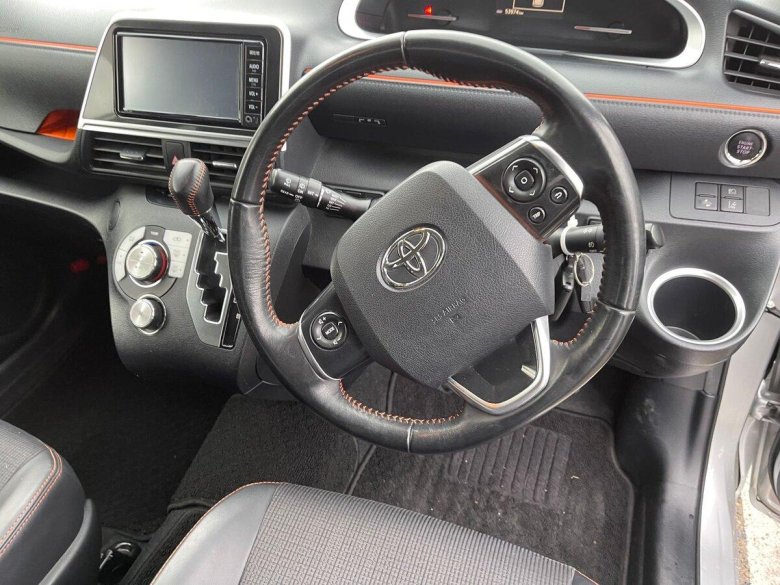 Toyota sienta 2017
