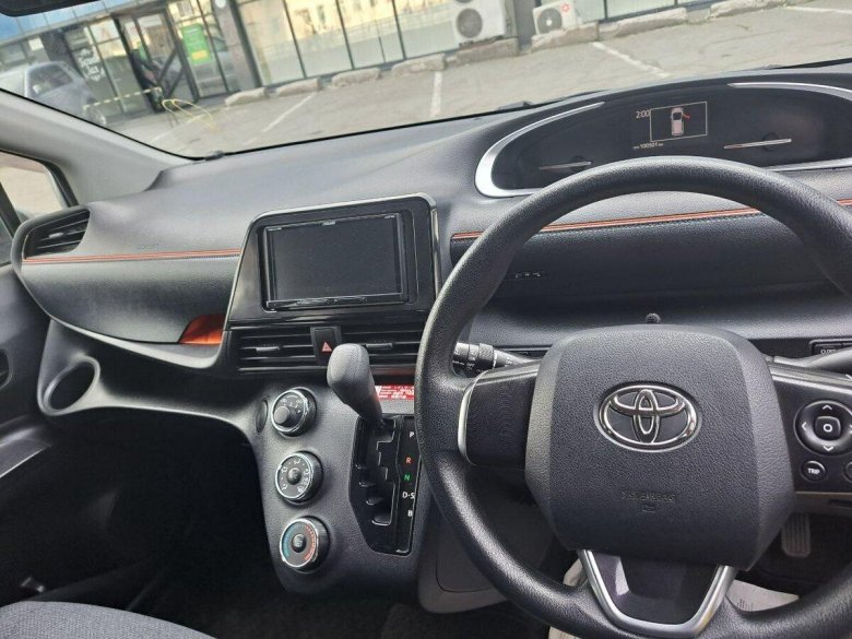 Тойота сиента