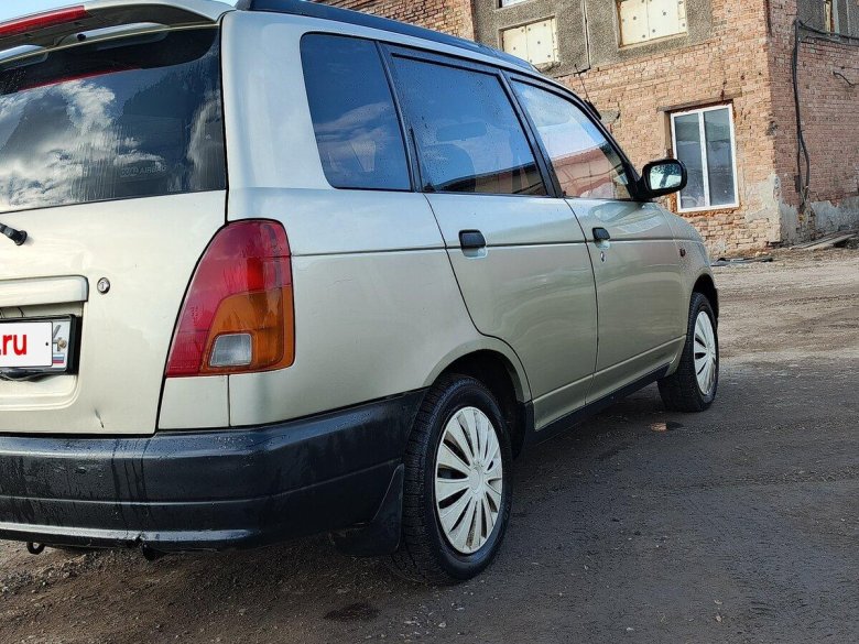 Daihatsu pyzar 1999