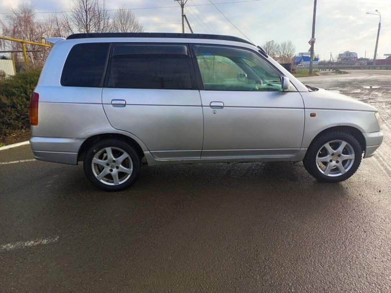 Daihatsu pyzar 1998