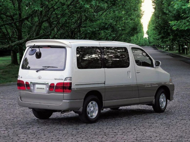 Toyota Granvia 2002