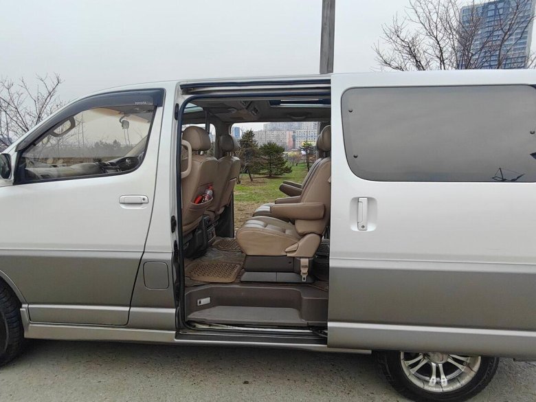 Тойота гранд хайс