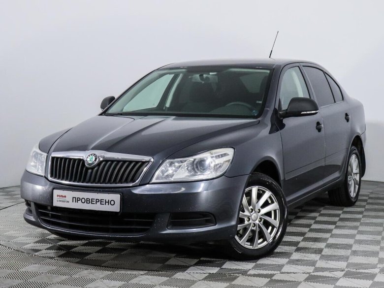 Шкода Октавия серая