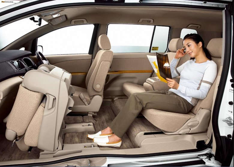 Трансформация салона тойота исис