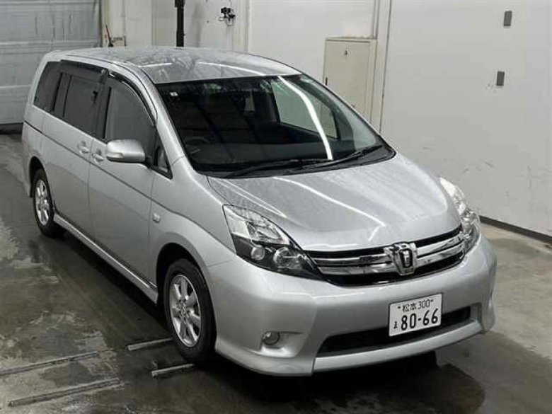 Toyota isis platana