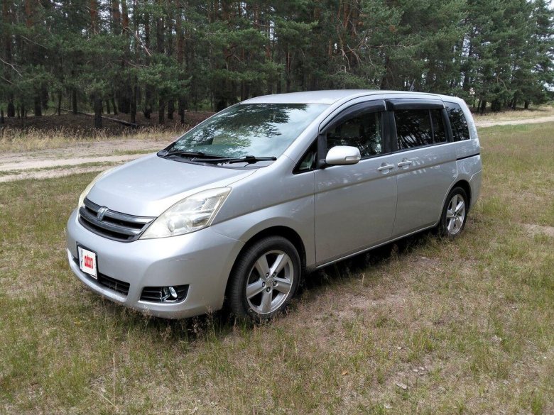 Тойота исис 2007