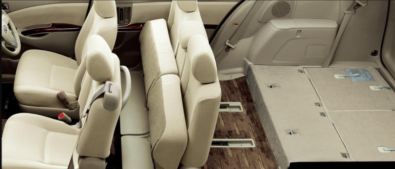 Toyota Isis 2012 салон