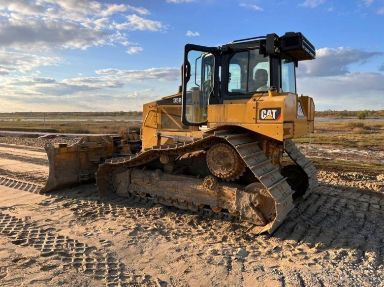 Бульдозер катерпиллер
